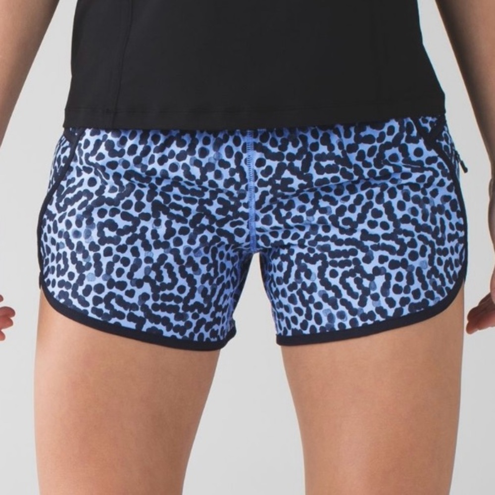 Lululemon Tracker Short III 4-way Stretch Ace Spot Lullaby Black